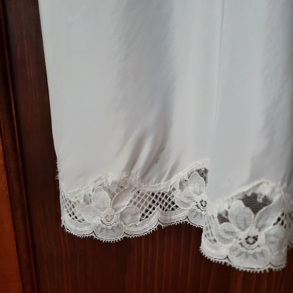 Vintage Lady Lynne White Satin Floral Embroidered Lace Trimmed Midi Slip Size S - Picture 6 of 10